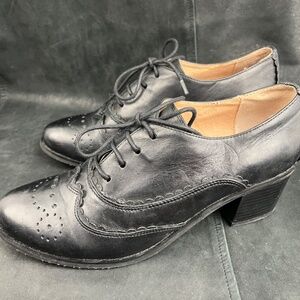 Miz Mooz Wing Tip Oxford Heels Size 8.5